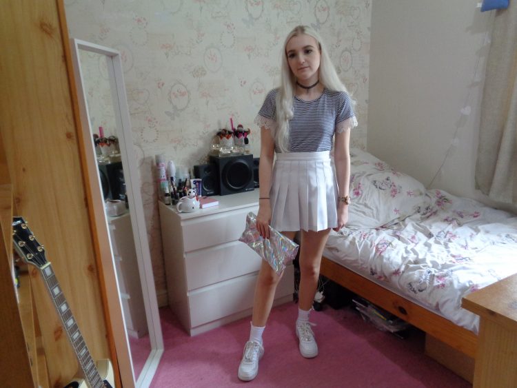 Style By Flossie in a full outfit shot of 2014's fashion trends.
